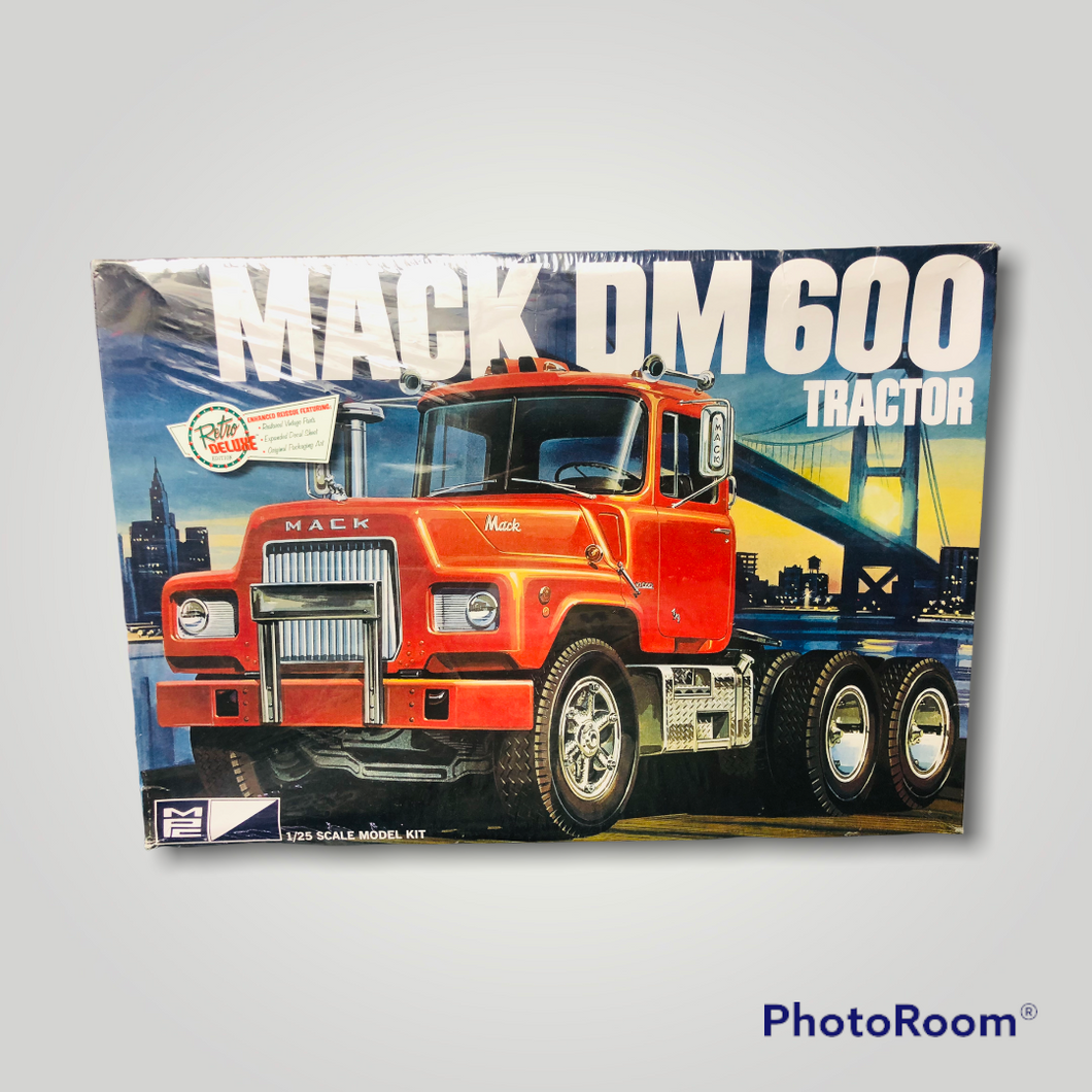 MPC Mack DM 600 Tractor