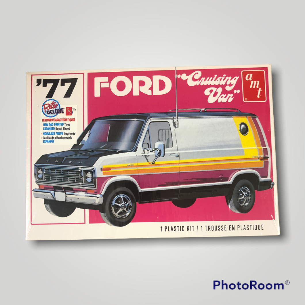 AMT ‘77 Ford Cruising Van