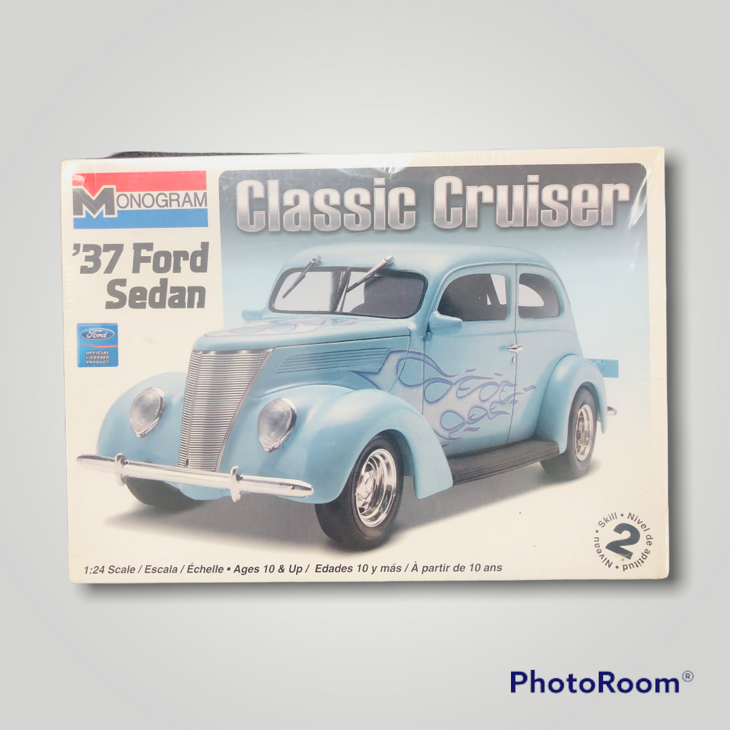 Monogram ‘37 Ford Sedan Classic Cruiser